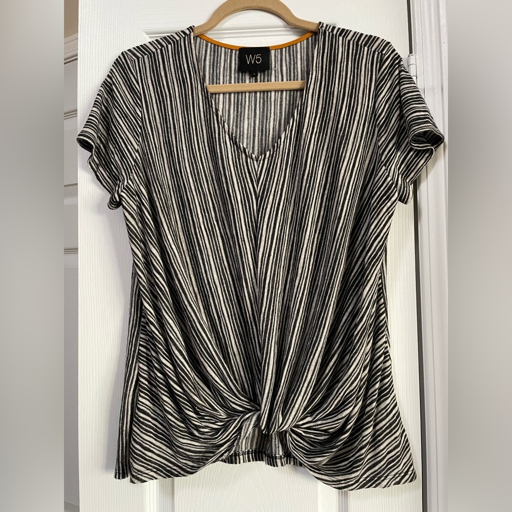 Casual Striped top with tie knot